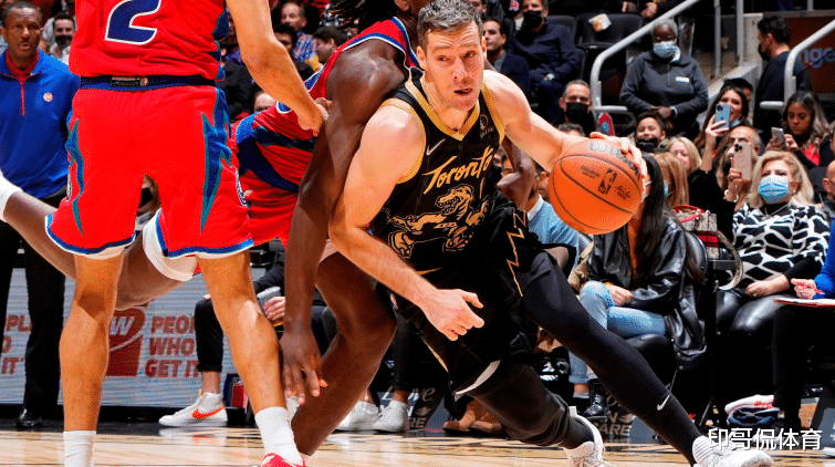 在攻防两端 在攻防两端